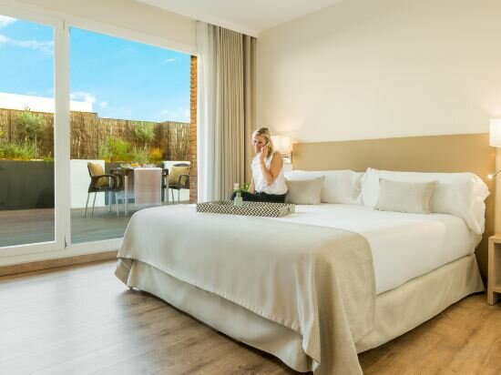 Фото Aparthotel Mariano Cubi Barcelona