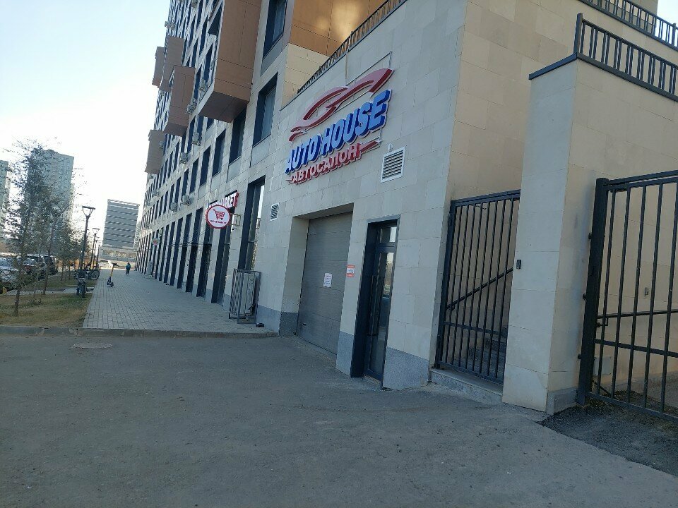 Car dealership Auto House, Astana, photo