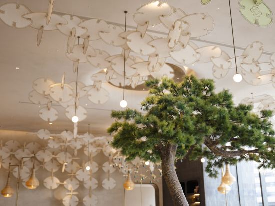 Фото KROMO Bangkok, Curio Collection by Hilton