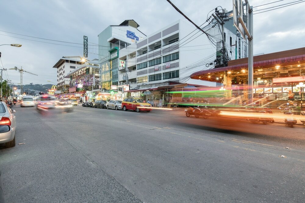 Фото Patong Buri Resort