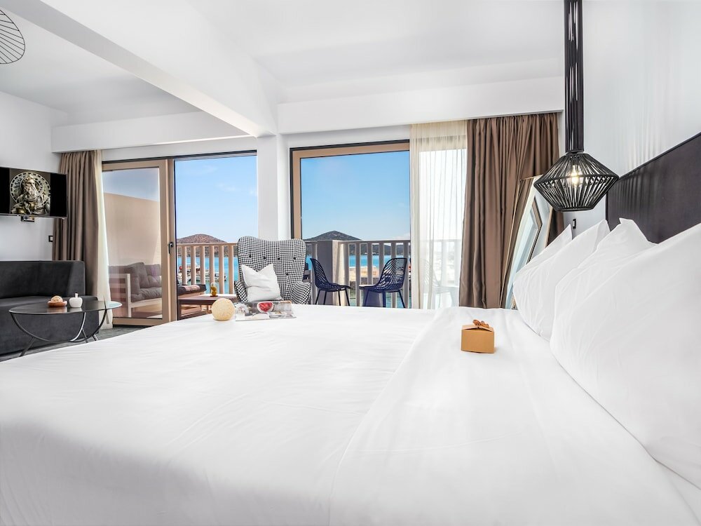 Фото Kalypso Suites Hotel