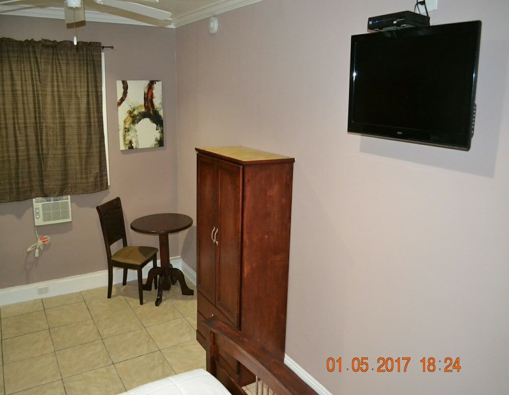 Фото Monterey Inn Hotel