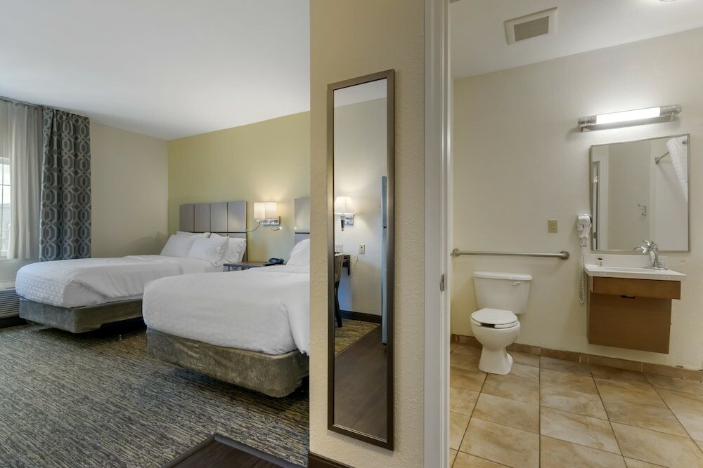 Фото Candlewood Suites Reading, an Ihg Hotel