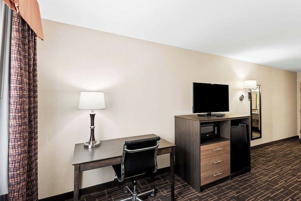 Фото Best Western Airport Inn