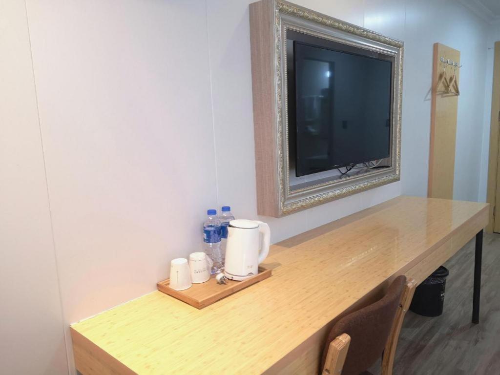 Фото GreenTree Inn Express Shanghai Baoshan District Youyi Road Metro Station