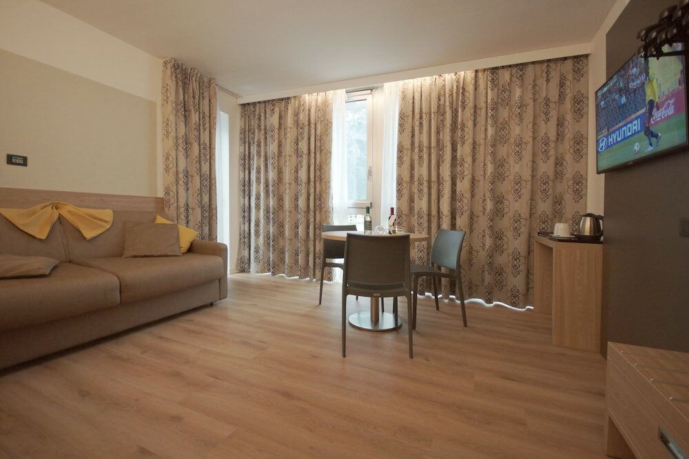Фото Ambassador Suite Hotel