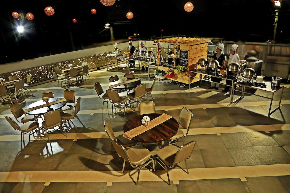 Фото Oriental Residency Hotel