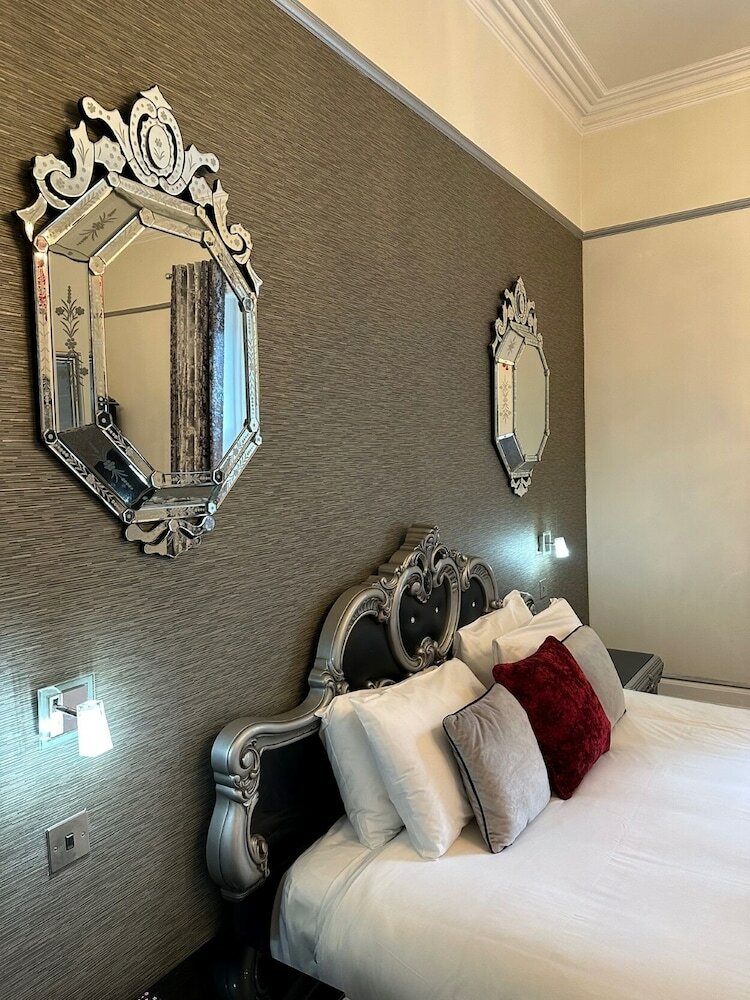 Фото Derby Manor