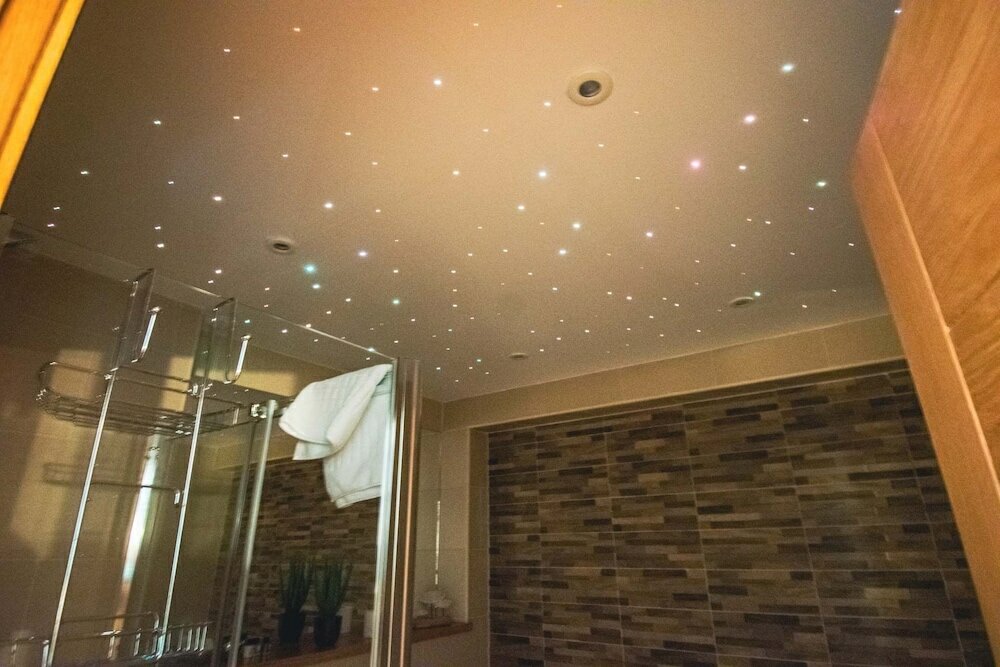 Фото Craigmhor Lodge & Courtyard