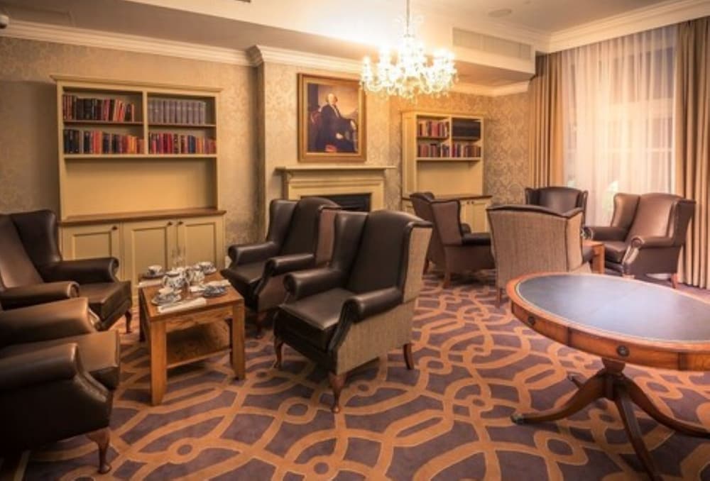 Фото Bishop's Gate Hotel