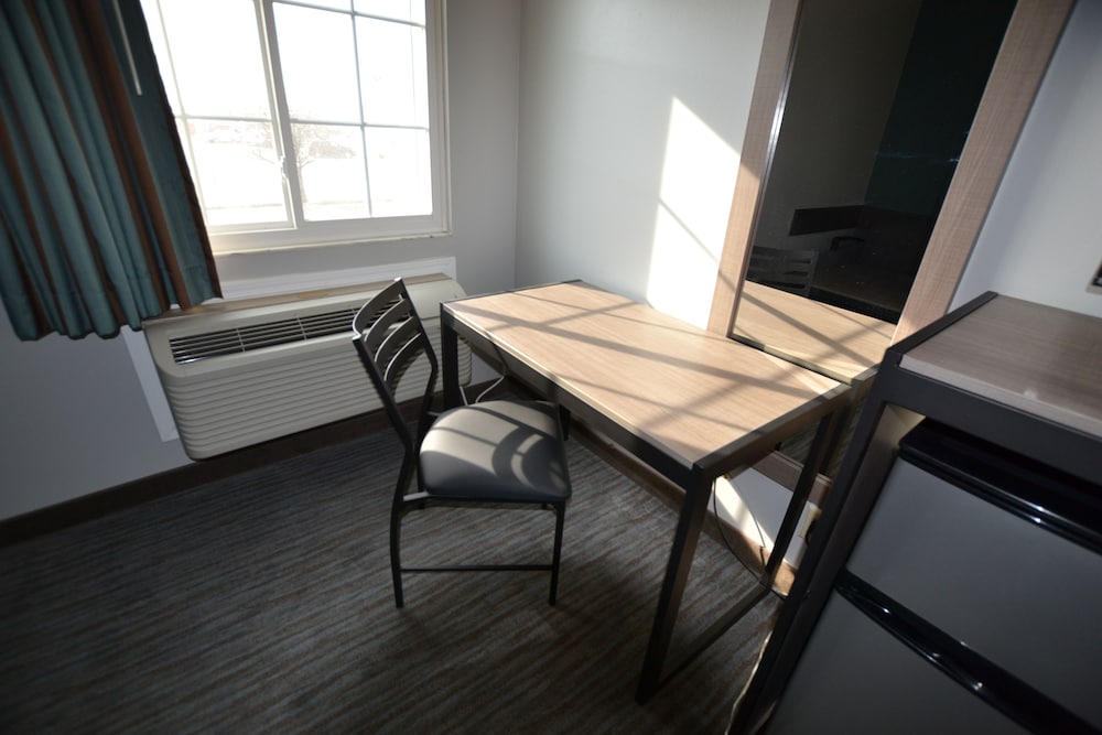 Фото Countryside Inn & Suites