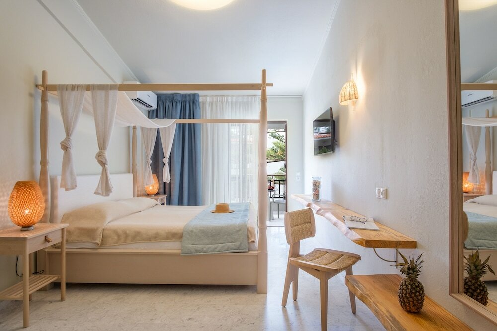 Фото Bourtzi Hotel