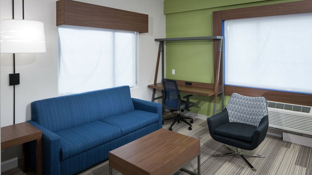 Фото Holiday Inn Express & Suites Orlando at SeaWorld, an Ihg Hotel