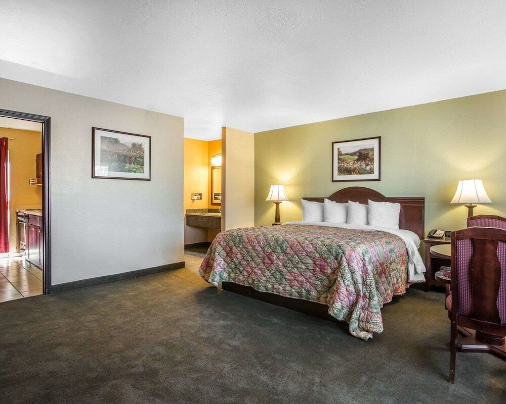 Фото Quality Inn & Suites Cameron Park Shingle Springs