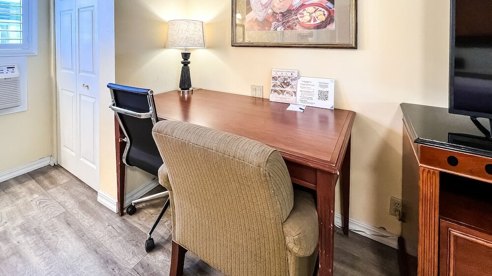 Фото The Old West Inn