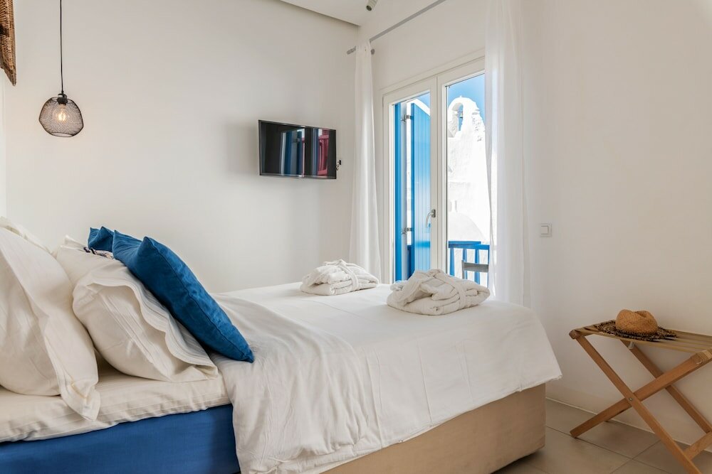 Фото Bluetopia Suites