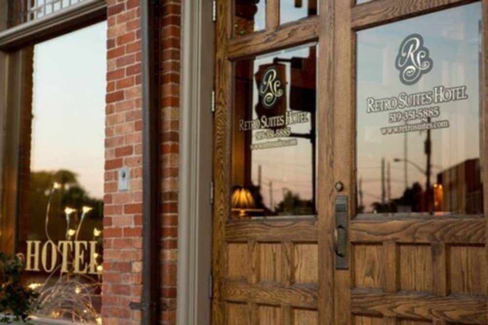 Фото Retro Suites Hotel