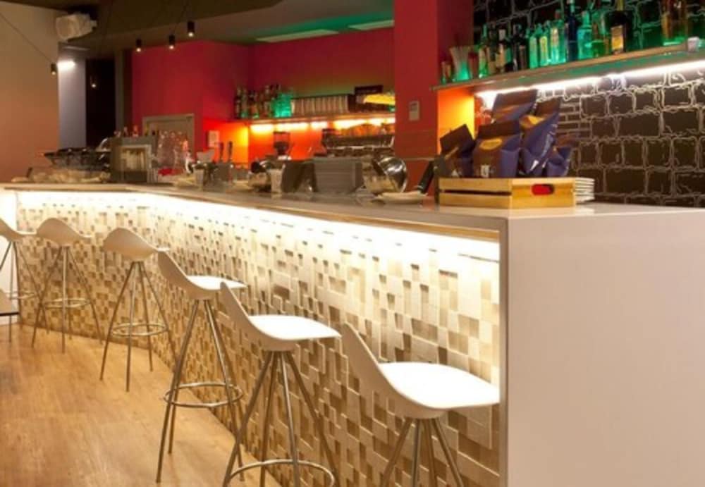 Фото Hotel Pompaelo Urban SPA