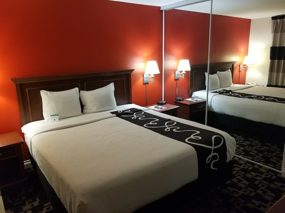 Фото Ramada by Wyndham Oceanside