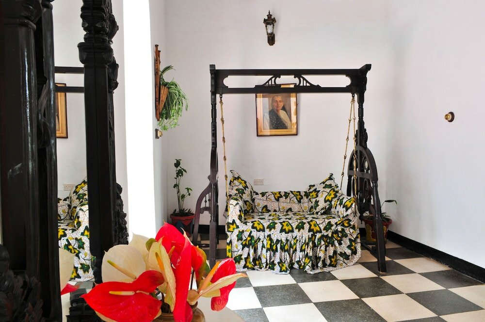 Фото Dhow Palace Hotel