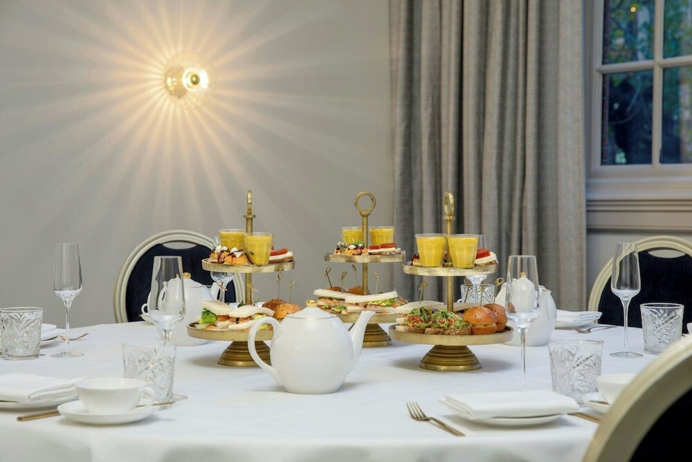 Фото The College Hotel