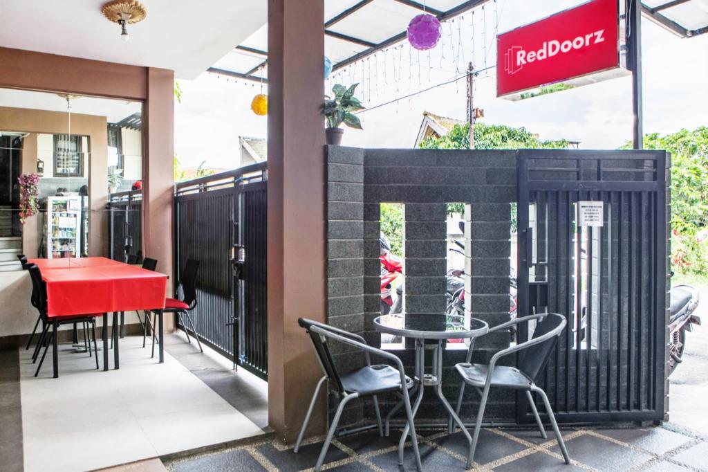 Фото RedDoorz Plus near Isola Upi