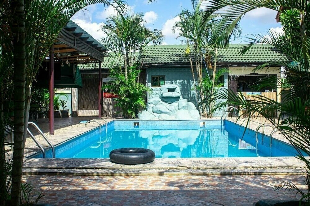 Hotel Ultimate, Earth, photo