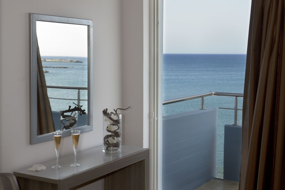 Фото Astron Hotel