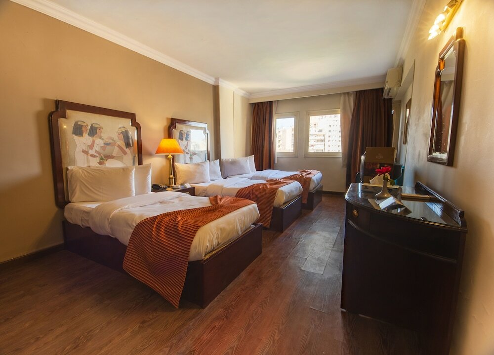 Фото Zayed Hotel