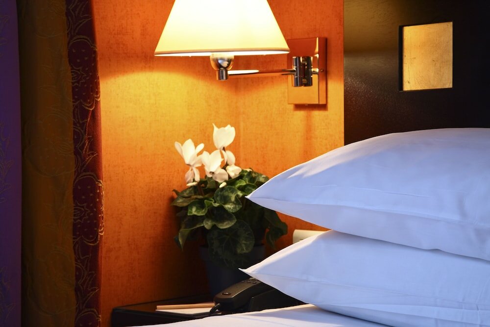 Фото Hotel de La Jatte