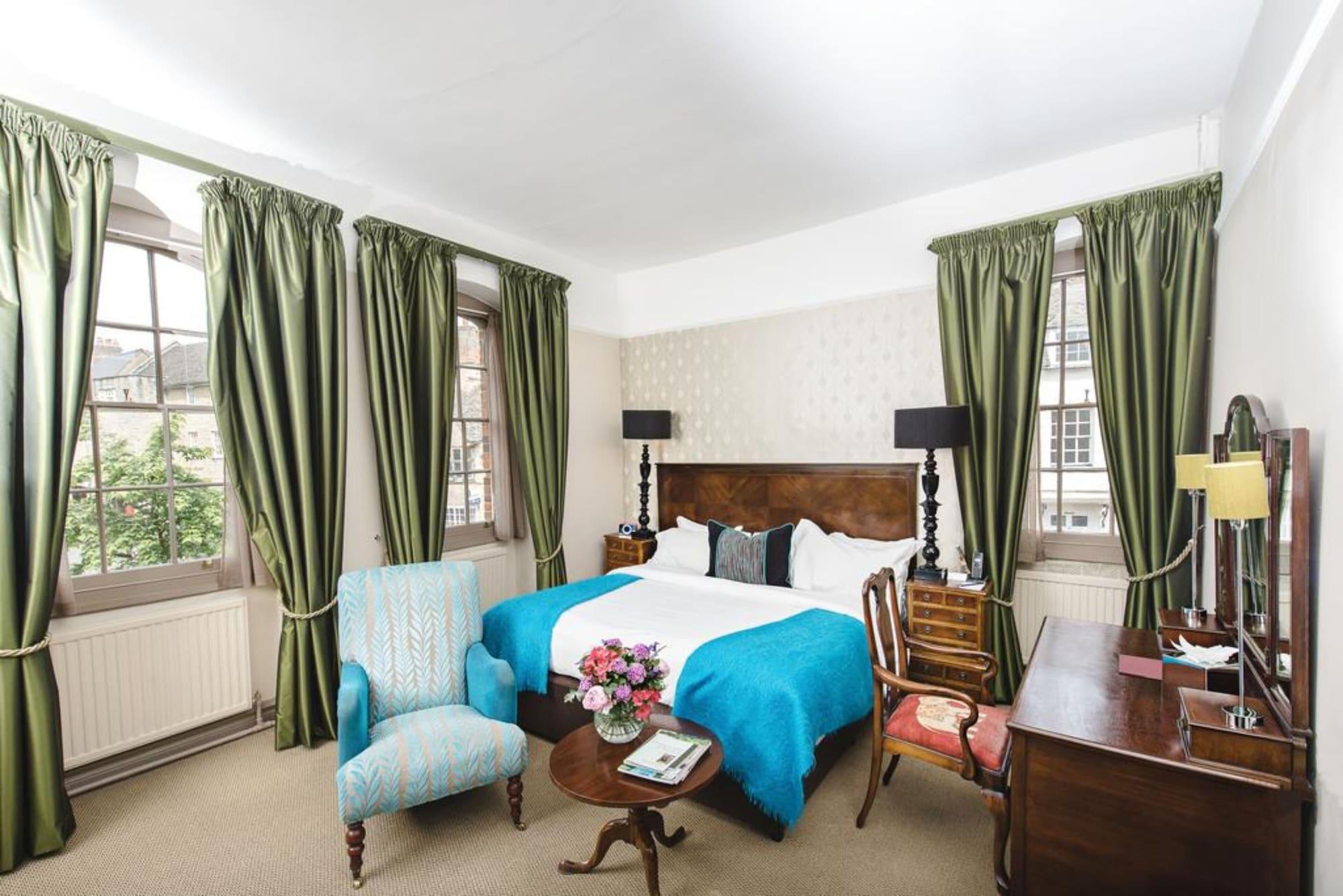 Фото The Feathers Hotel