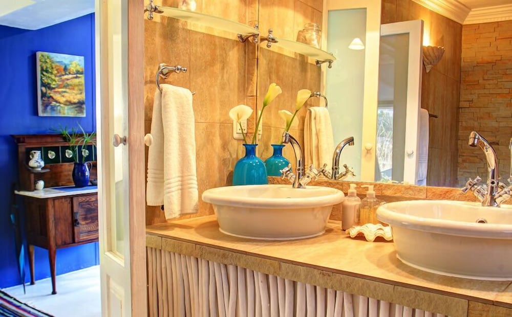 Фото Moontide Guest Lodge