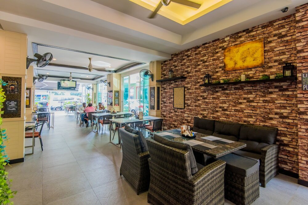 Фото Hallo Patong Hotel & Restaurant