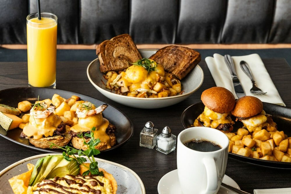 Фото Chateau Victoria Hotel & Suites