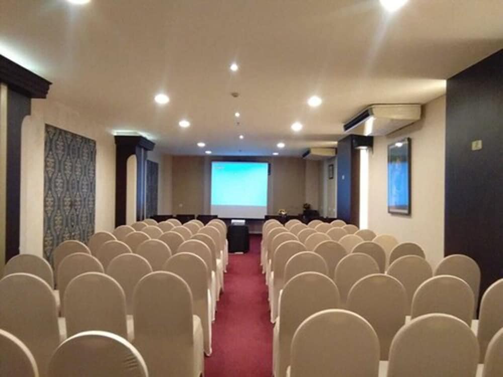 Фото Varna Culture Hotel Soerabaia Surabaya