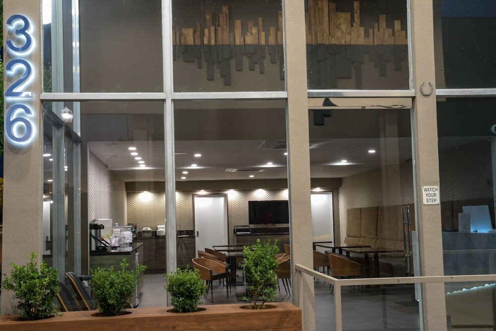 Фото Hotel Xilo Glendale