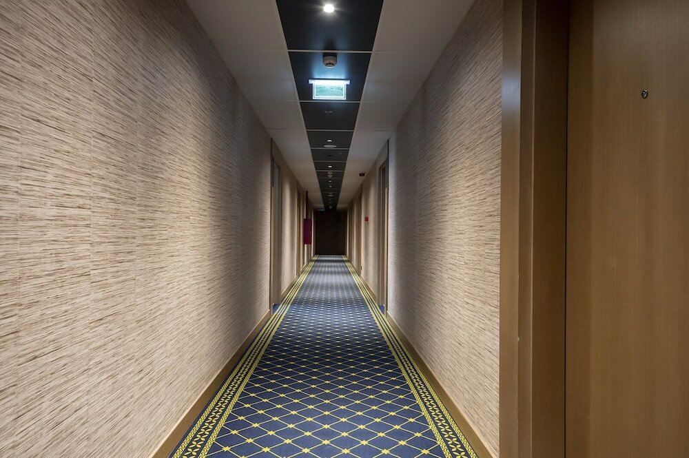 Фото The Grandeur Hotel