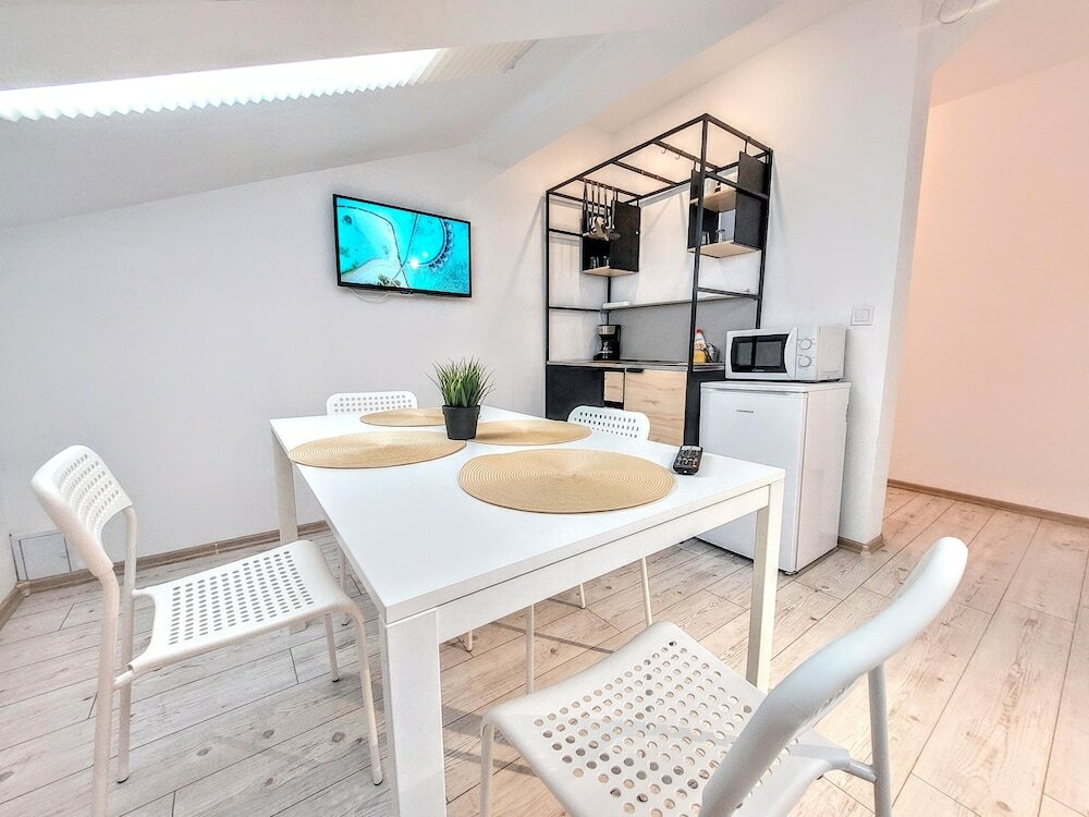 Фото Main Square Apartments & More