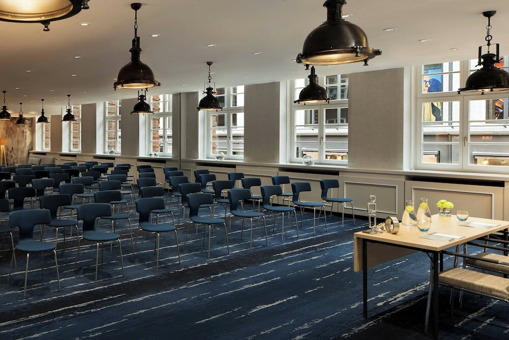 Фото Renaissance Hamburg Hotel