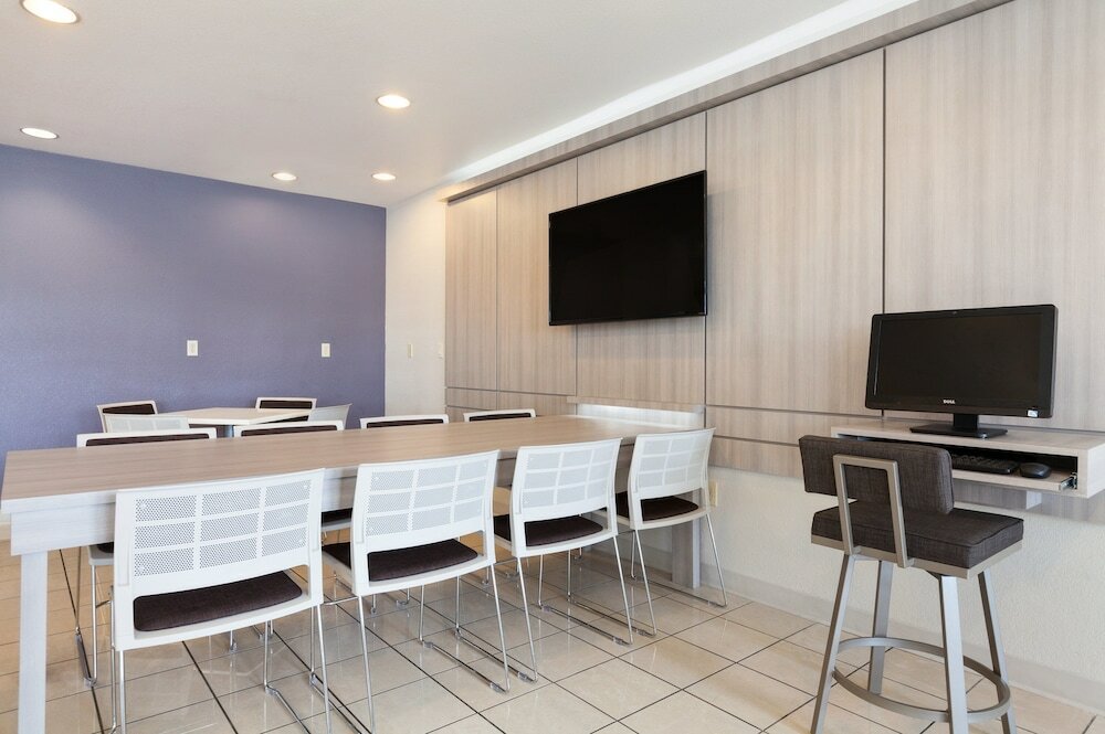 Фото Microtel Inn & Suites by Wyndham Modesto Ceres