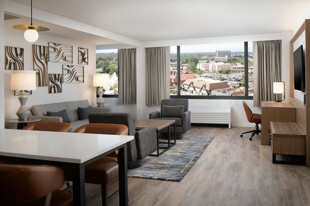 Фото Sheraton Westport Plaza Hotel St. Louis