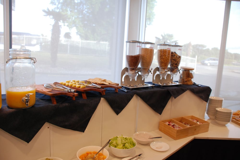 Фото Auckland Airport Kiwi Hotel