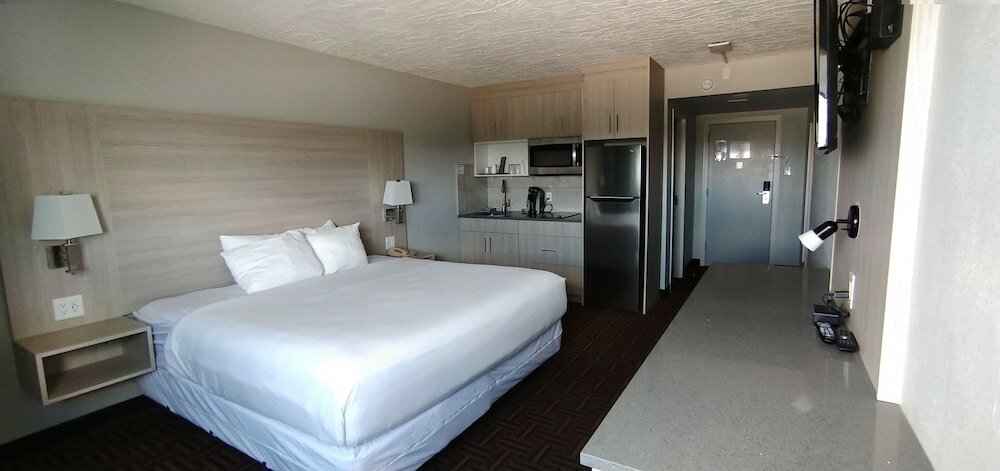 Фото Wyndham Garden Medicine Hat Conference Center