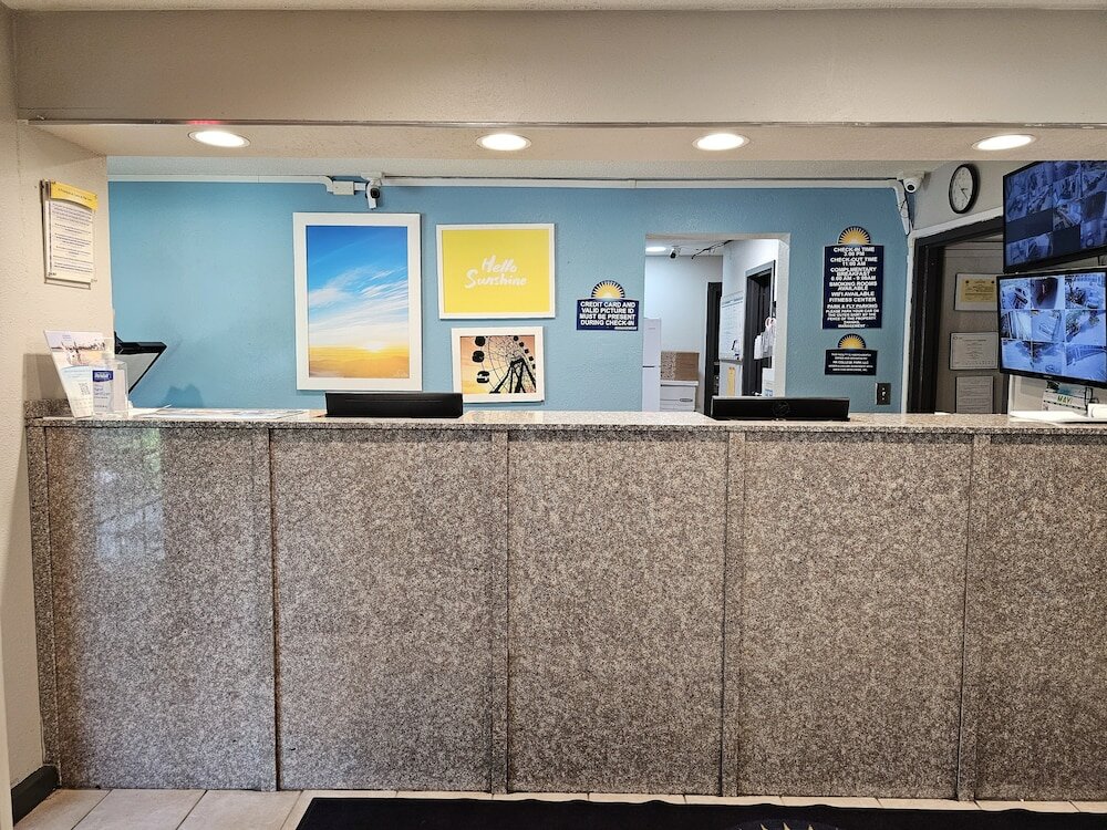 Фото Days Inn by Wyndham College Park Airport Best Road