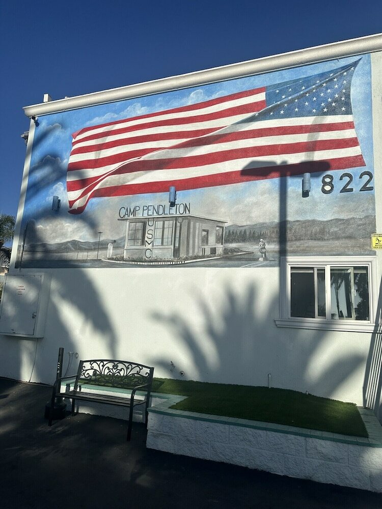 Фото Super 8 by Wyndham Oceanside Downtown