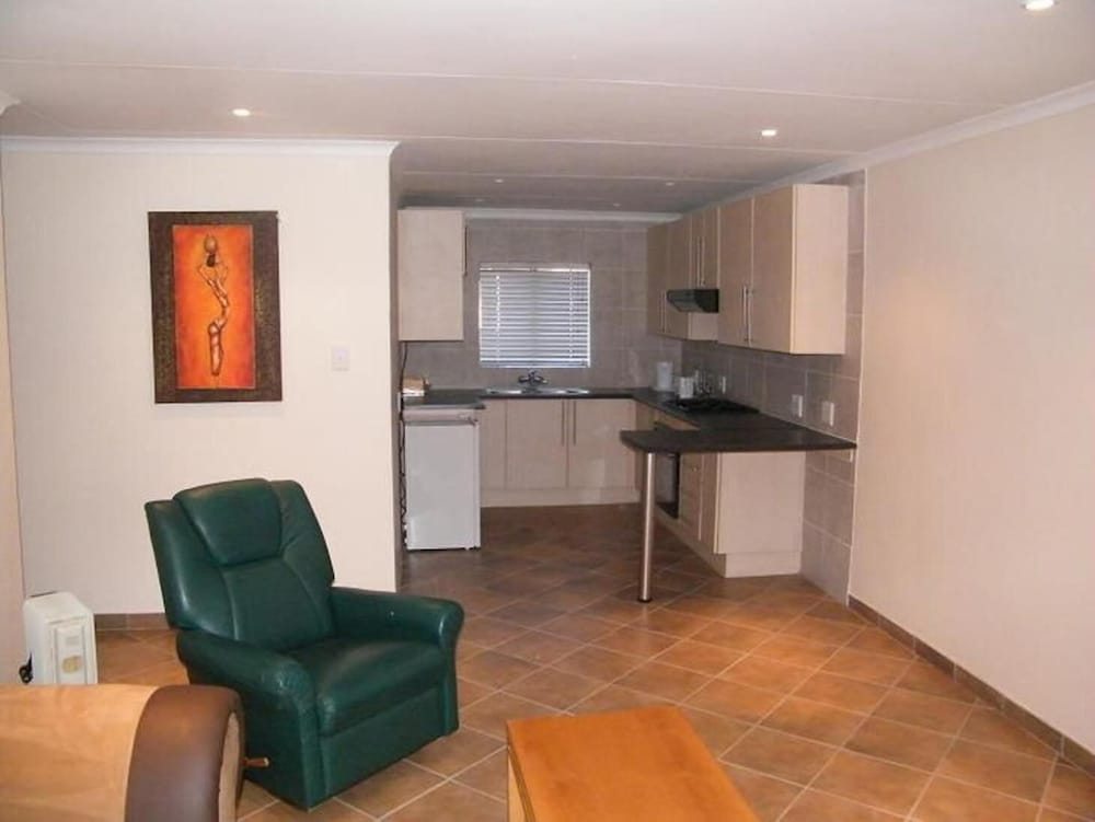 Фото Airport Lodge Guest House