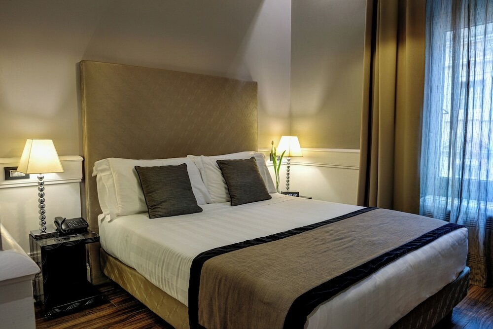 Фото The Independent Suites