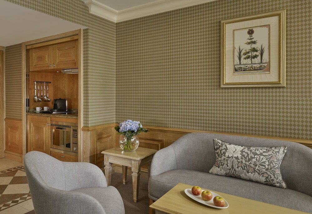 Фото The Tower Hotel