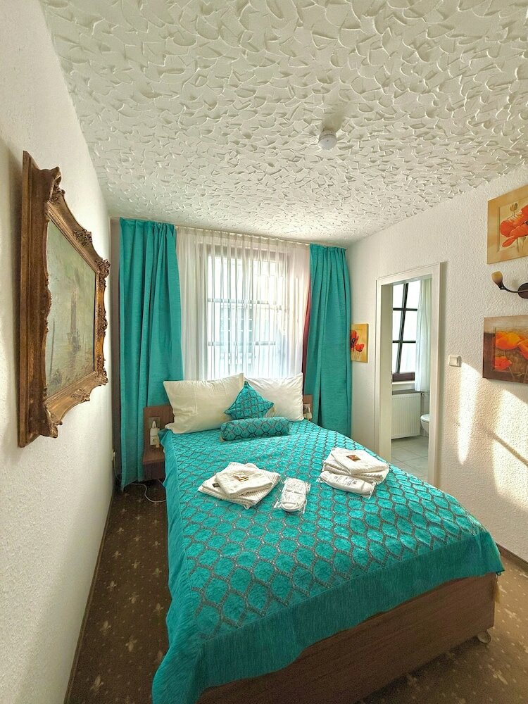 Фото Löwenbräu Köln Hotel & Restaurant