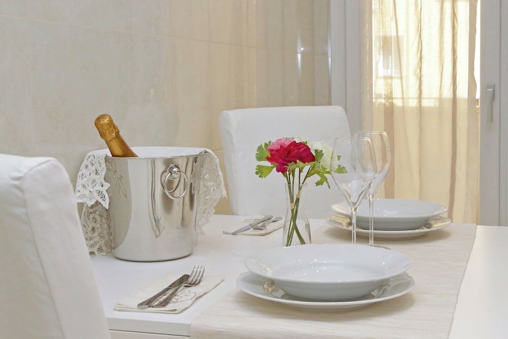 Фото Roman Holiday Charming